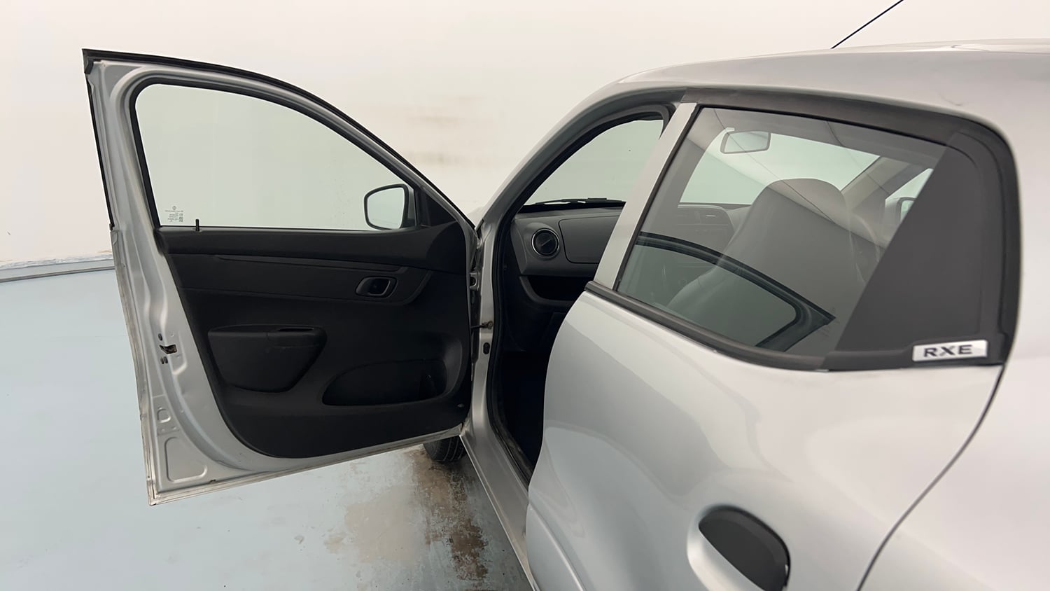 Used 2018 Renault Kwid 1.0 RXT Opt Petrol Manual interior LEFT FRONT DOOR OPEN VIEW