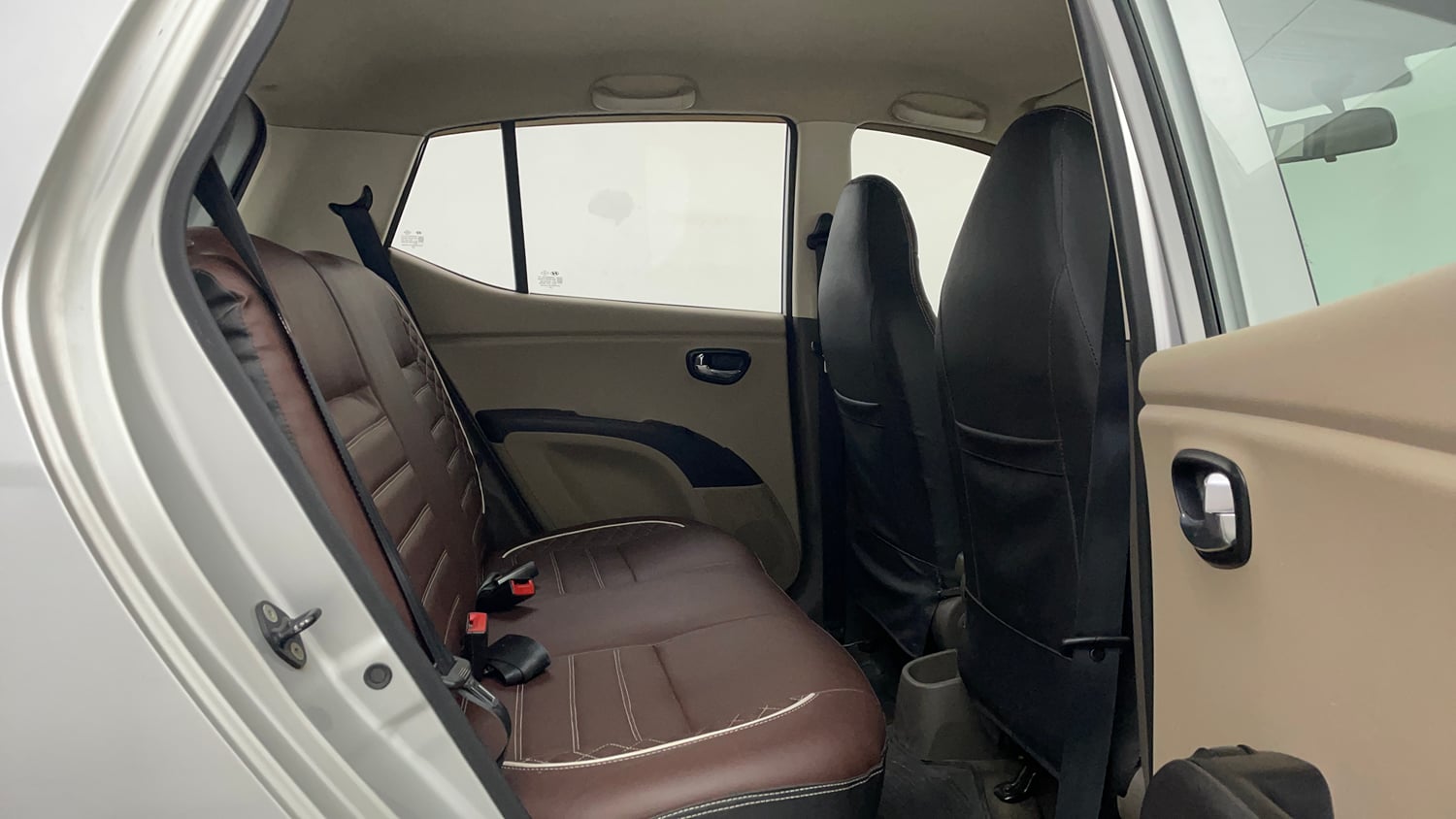 Used 2014 Hyundai i10 Sportz 1.1 iRDE2 Petrol Manual interior RIGHT SIDE REAR DOOR CABIN VIEW