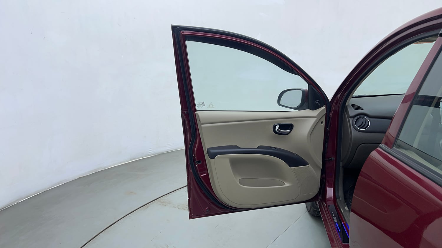 Used 2015 Hyundai i10 Sportz 1.1 iRDE2 Petrol Manual interior LEFT FRONT DOOR OPEN VIEW