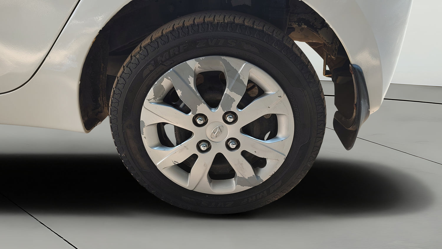 Used 2018 Hyundai Eon Magna + Petrol Manual tyres LEFT REAR TYRE RIM VIEW