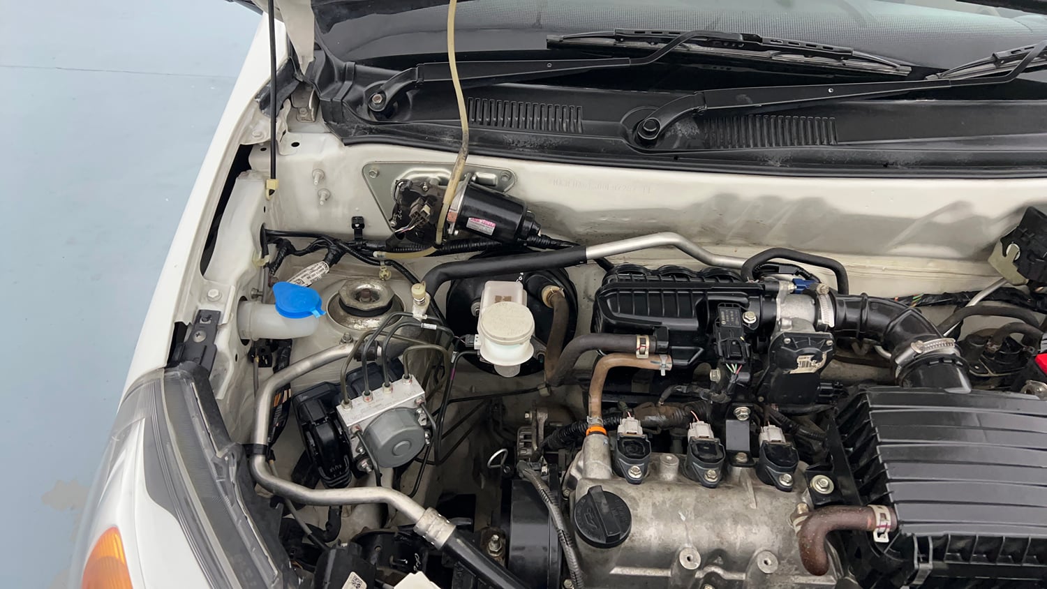 Used 2020 Maruti Suzuki Alto 800 VXi Petrol Manual engine ENGINE RIGHT SIDE HINGE & APRON VIEW