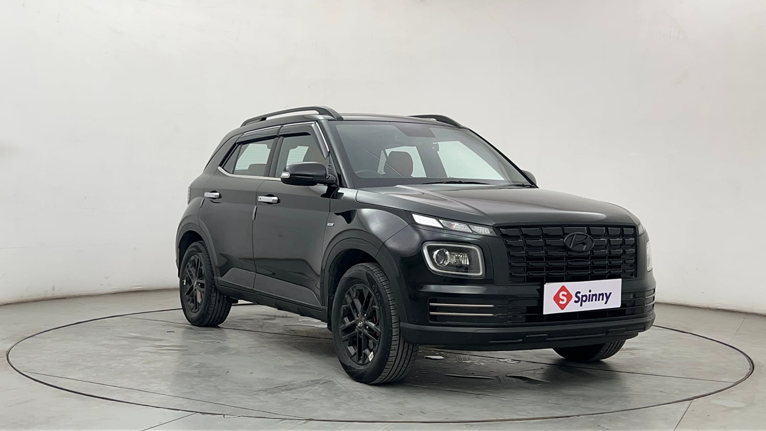 Used 2023 Hyundai Venue SX(O) 1.0 Turbo DCT Knight Edition Petrol Automatic exterior RIGHT FRONT CORNER VIEW