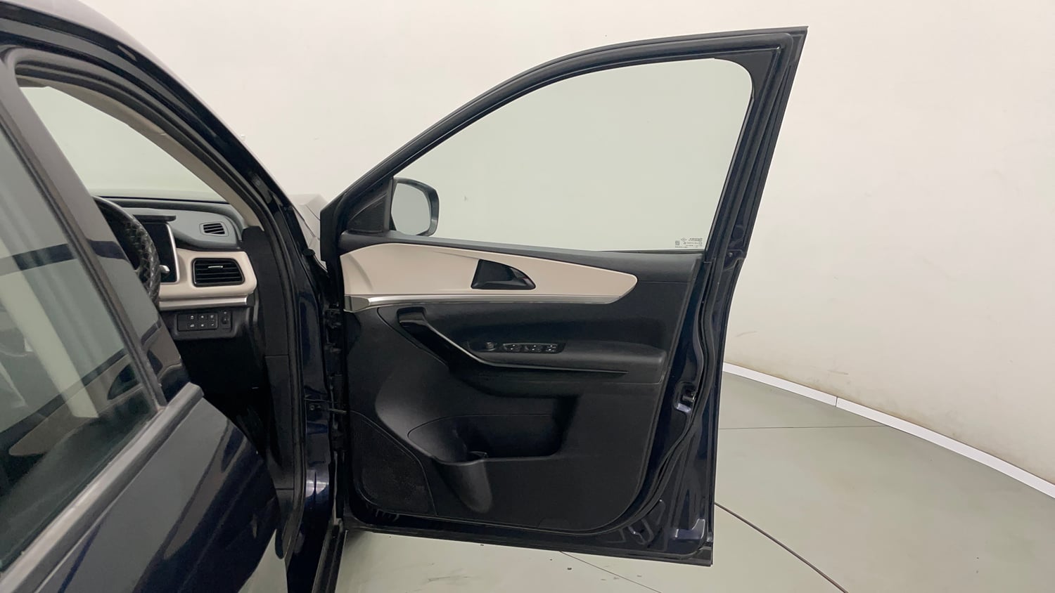 Used 2022 Mahindra XUV700 AX 5 Petrol AT 5 STR Petrol Automatic interior RIGHT FRONT DOOR OPEN VIEW