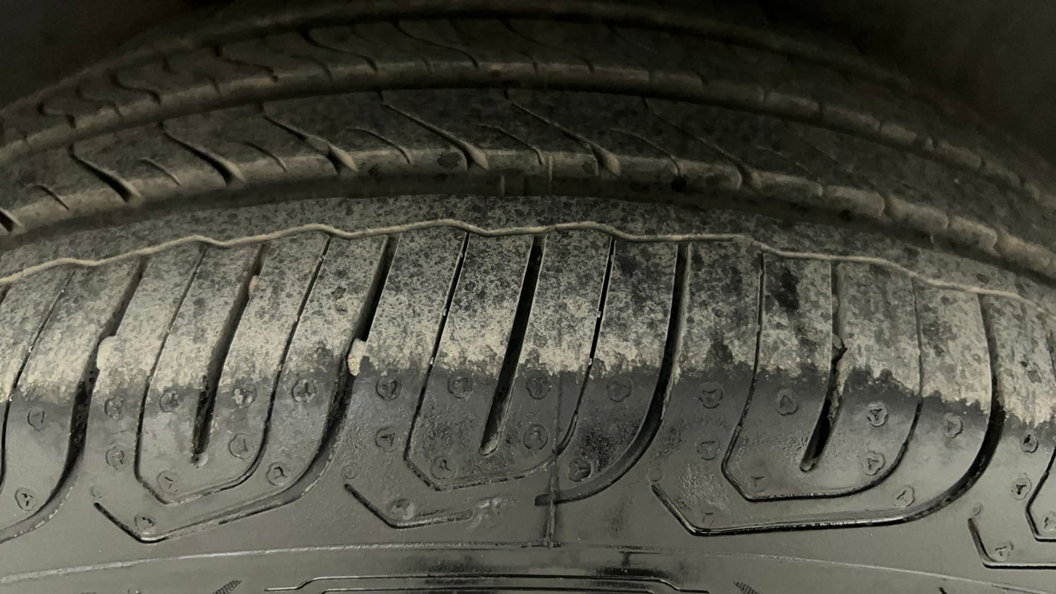 Used 2019 Volkswagen Vento Highline 1.6 (P) Petrol Manual tyres RIGHT REAR TYRE TREAD VIEW