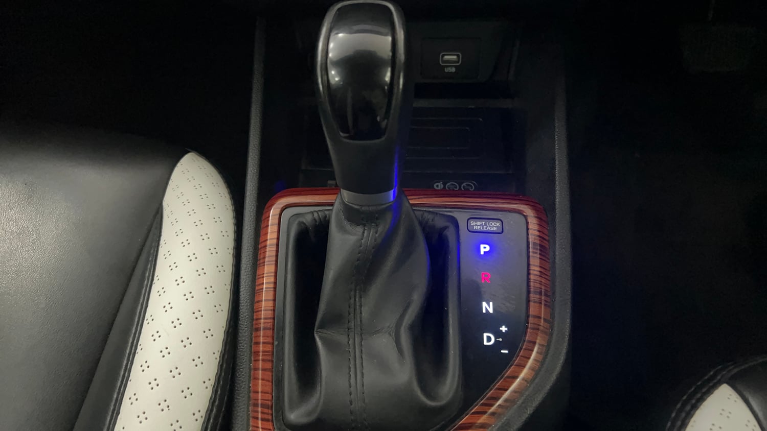 Used 2019 Hyundai Creta SX 1.6 AT Petrol Petrol Automatic interior GEAR  KNOB VIEW