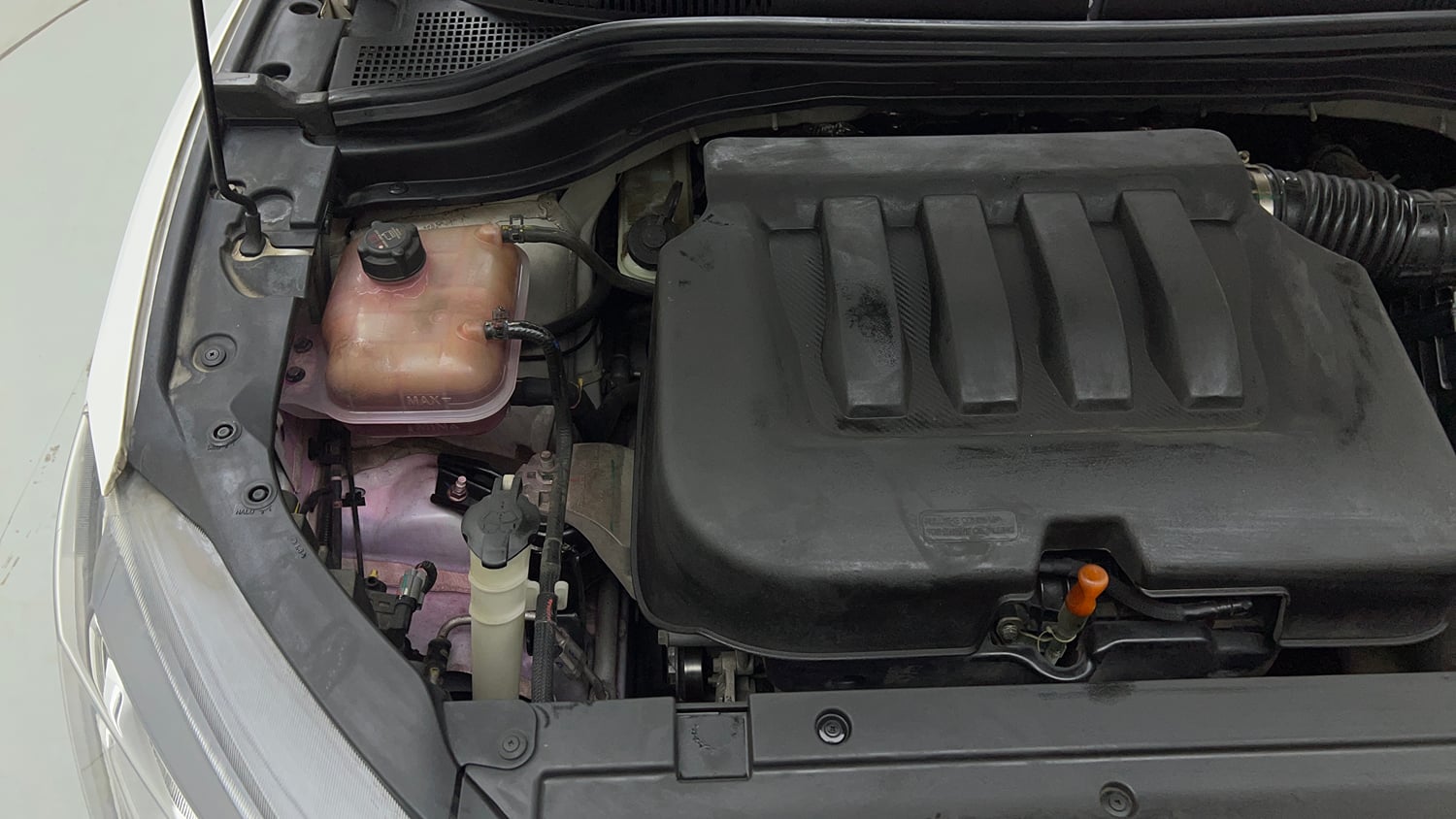 Used 2022 Mahindra XUV700 MX Petrol MT 5 STR Petrol Manual engine ENGINE RIGHT SIDE VIEW