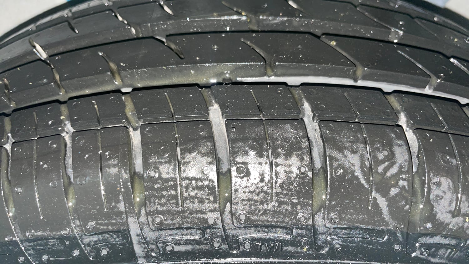 Used 2021 Hyundai Grand i10 Nios Sportz AMT 1.2 Kappa VTVT Petrol Automatic tyres LEFT REAR TYRE TREAD VIEW