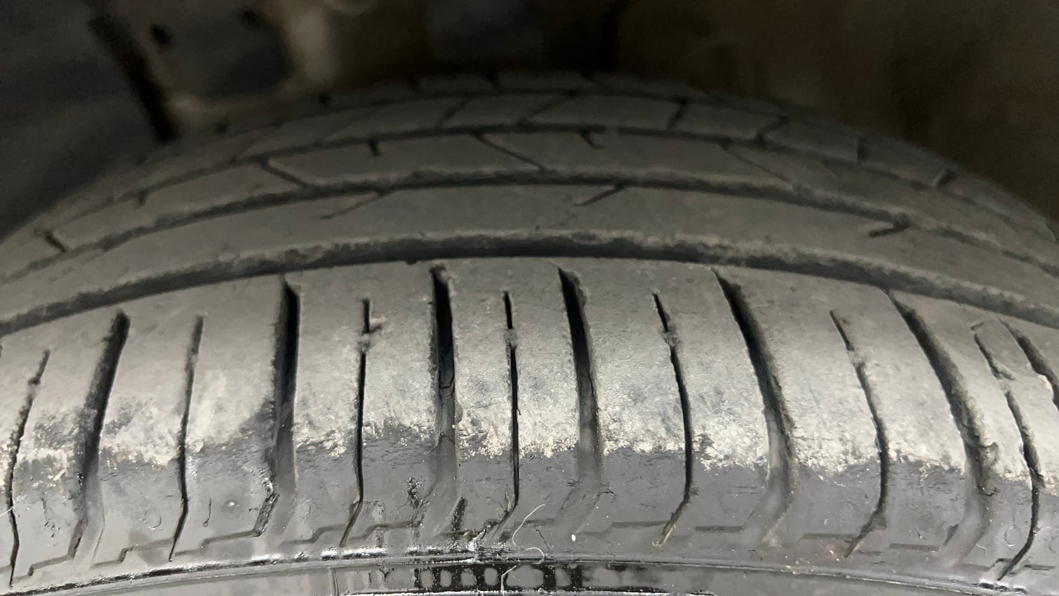 Used 2024 Hyundai Venue SX (O) 1.0 Turbo DCT Petrol Automatic tyres LEFT FRONT TYRE TREAD VIEW