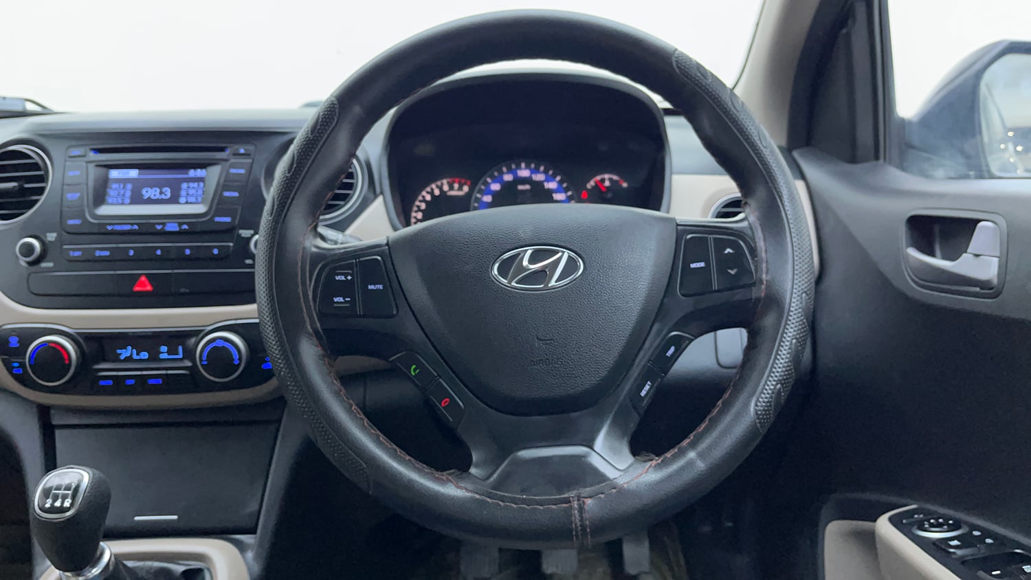 Used 2014 Hyundai Xcent SX 1.2 (O) Petrol Manual interior STEERING VIEW