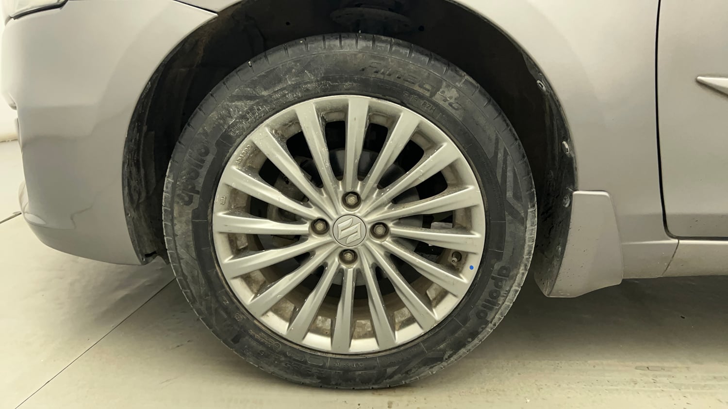 Used 2016 Maruti Suzuki Ciaz ZXi  AT Petrol Automatic tyres LEFT FRONT TYRE RIM VIEW