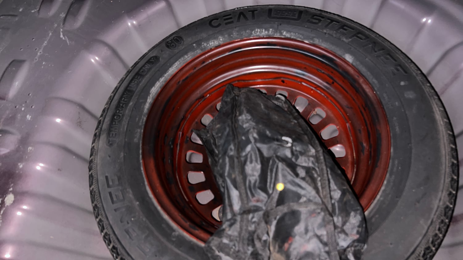 Used 2021 Renault Kiger RXZ AMT Dual Tone Petrol Automatic tyres SPARE TYRE VIEW