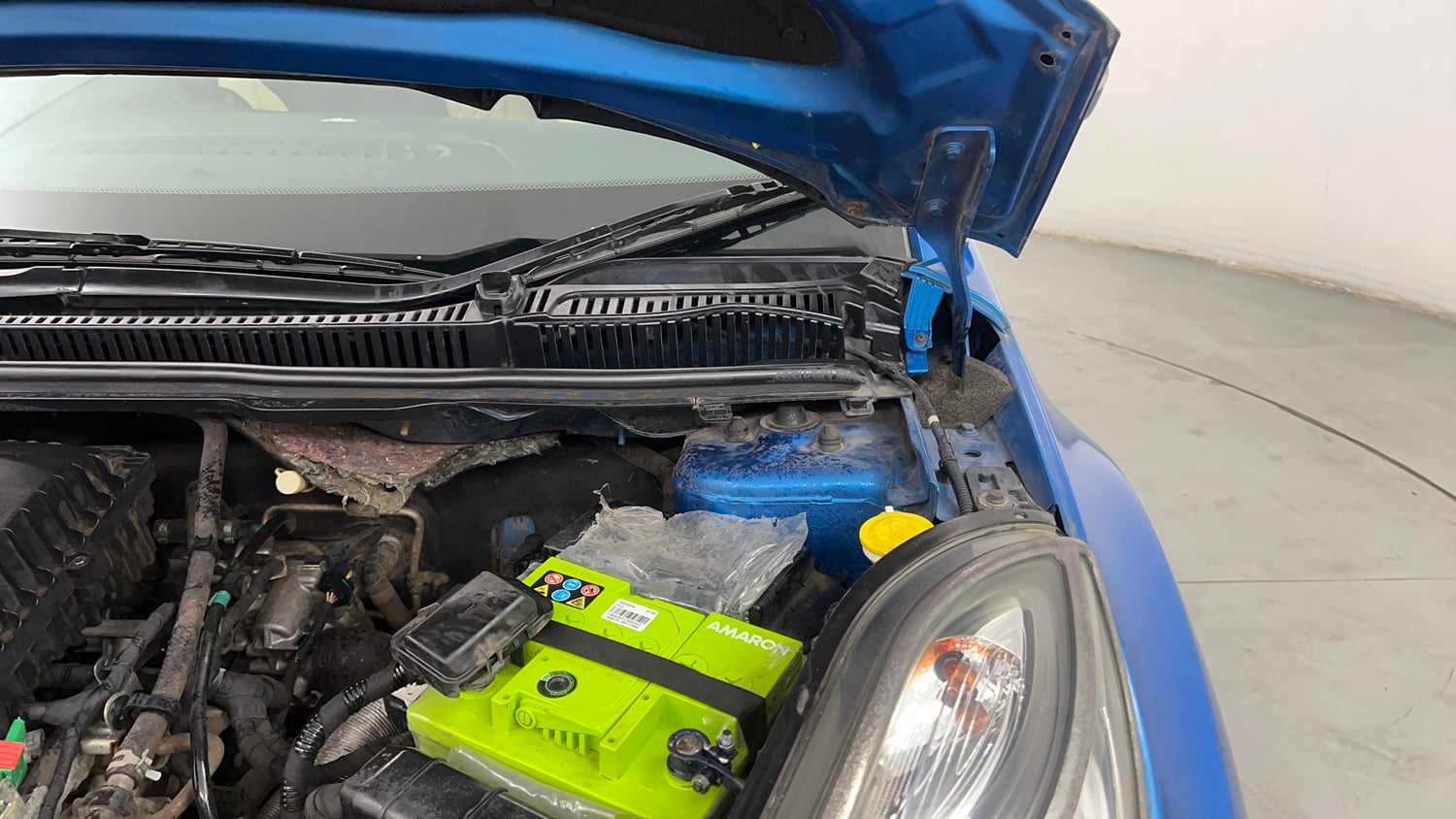 Used 2019 Tata Nexon XZ Plus Petrol Manual engine ENGINE LEFT SIDE HINGE & APRON VIEW