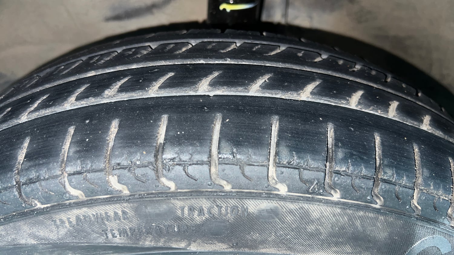 Used 2015 Maruti Suzuki Wagon R LXI CNG Cng Manual tyres LEFT FRONT TYRE TREAD VIEW