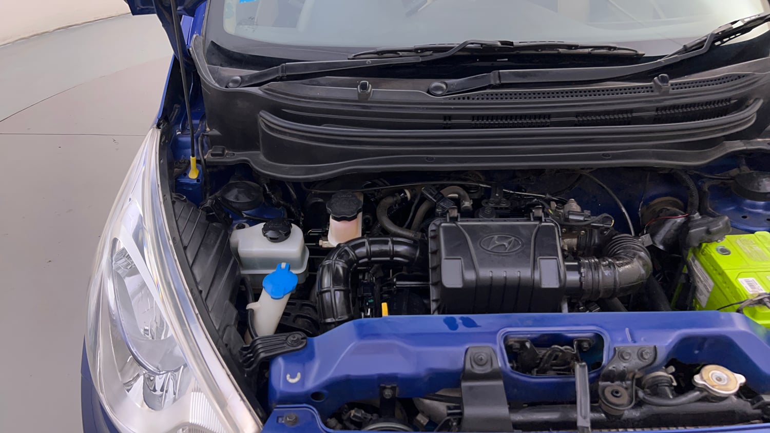 Used 2017 Hyundai Eon Era + Petrol Manual engine ENGINE RIGHT SIDE HINGE & APRON VIEW