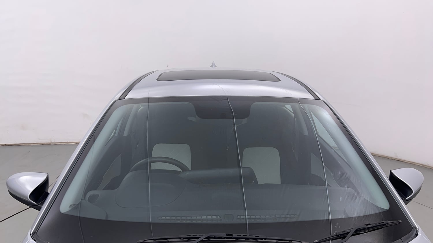 Used 2024 Hyundai i20 Sportz (O) 1.2 MT Petrol Manual exterior FRONT WINDSHIELD VIEW