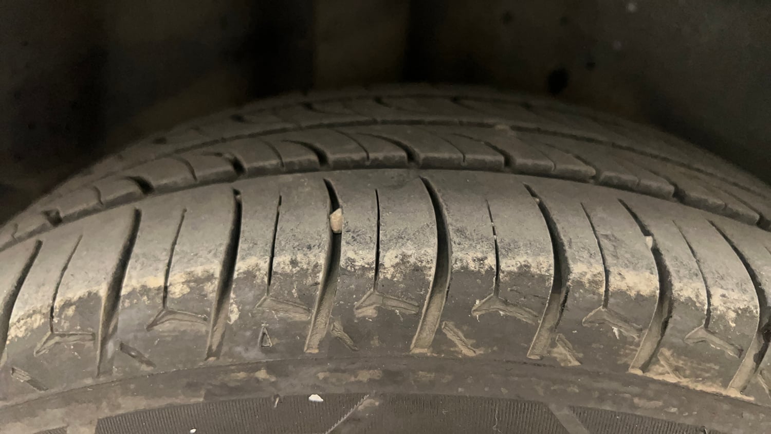 Used 2015 Volkswagen Polo Comfortline 1.5L (D) Diesel Manual tyres RIGHT REAR TYRE TREAD VIEW