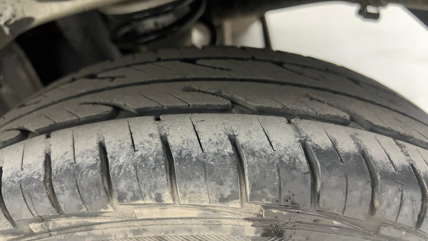 Used 2016 Maruti Suzuki Alto 800 Lxi Petrol Manual tyres LEFT REAR TYRE TREAD VIEW