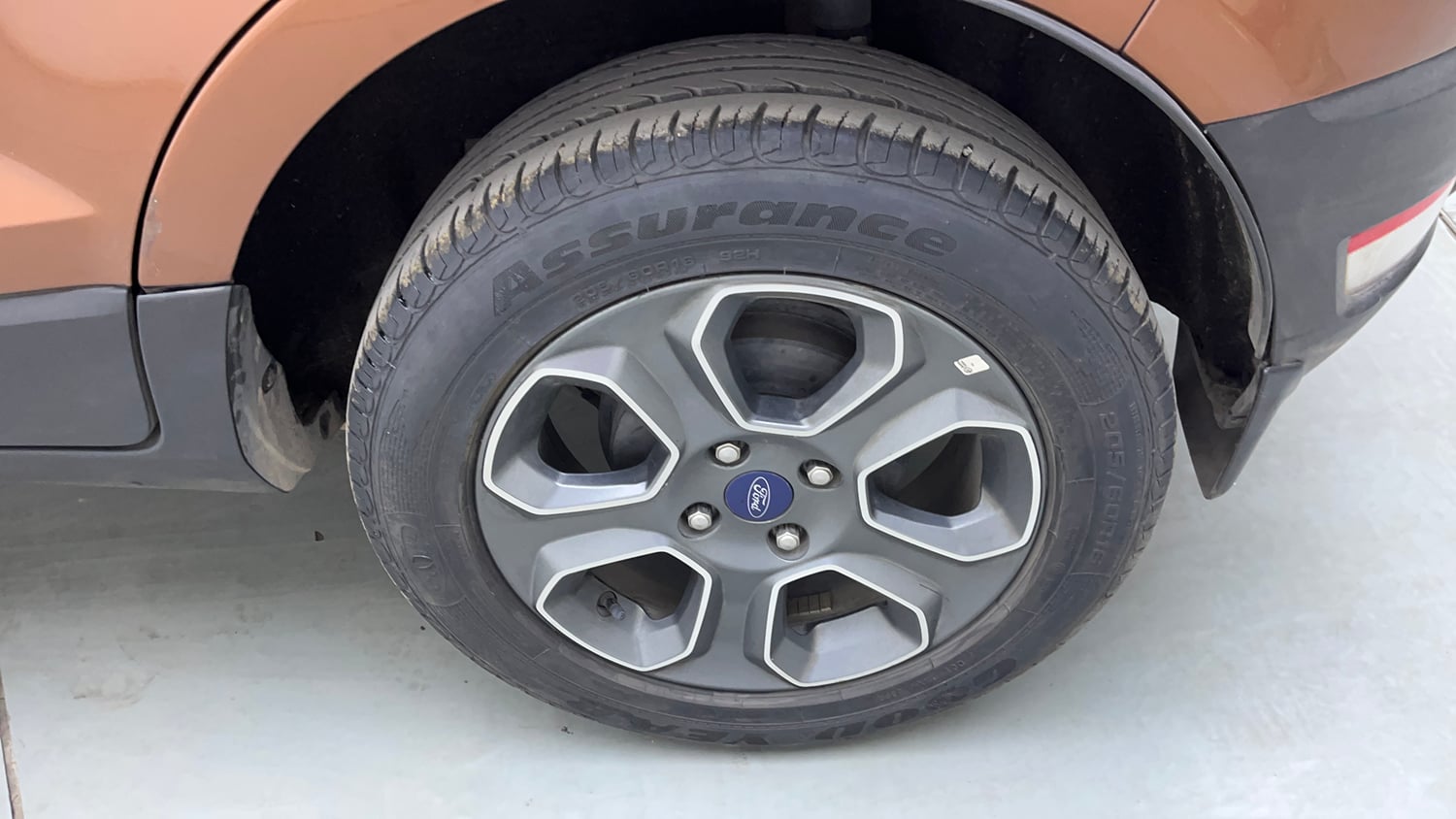 Used 2020 Ford EcoSport S MT 1.5 TDCi Diesel Manual tyres LEFT REAR TYRE RIM VIEW