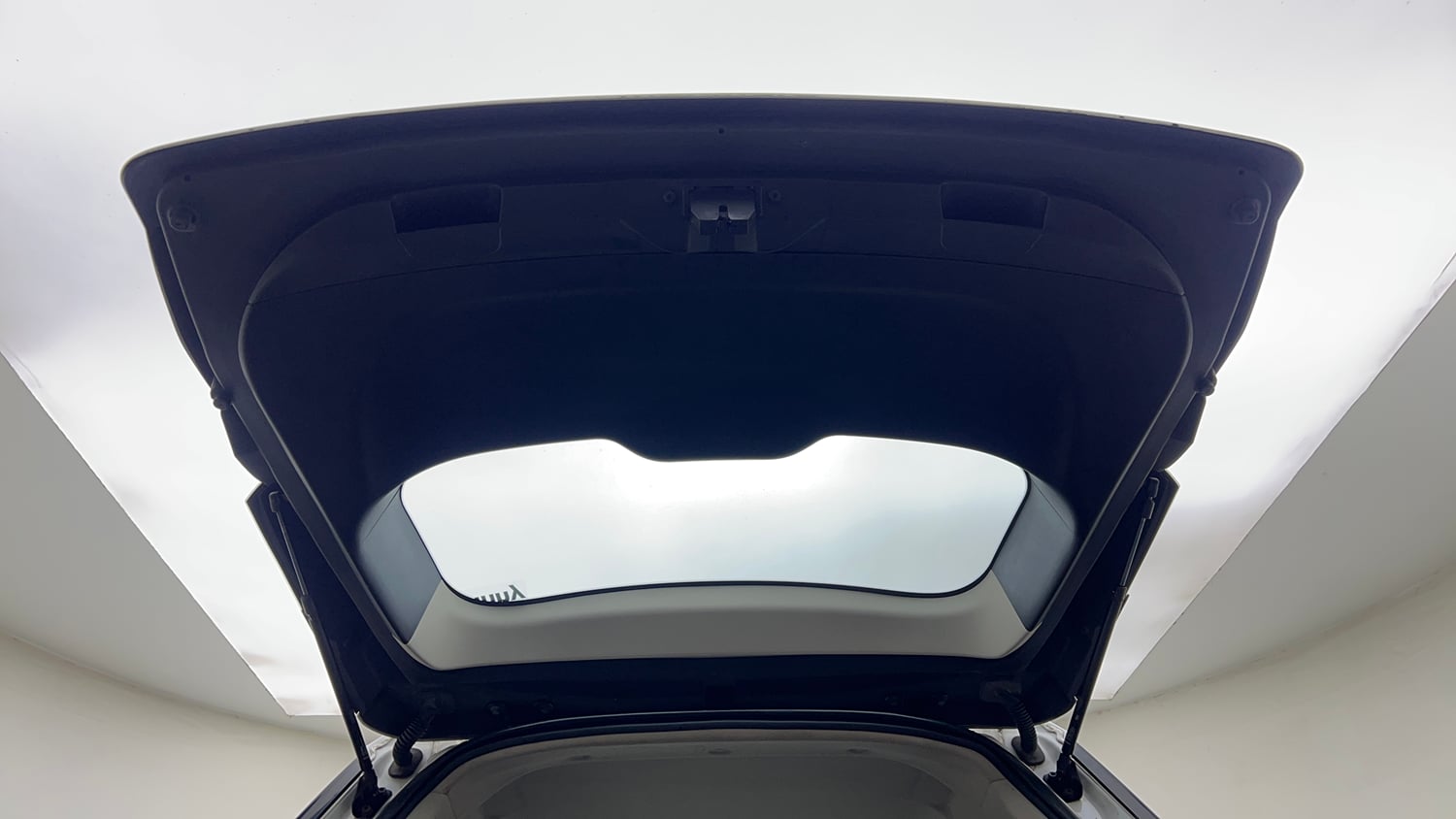 Used 2022 Mahindra XUV700 MX Petrol MT 5 STR Petrol Manual interior DICKY DOOR OPEN VIEW