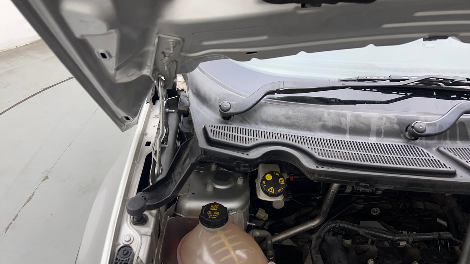 Used 2021 Ford EcoSport S MT 1.5 Ti-VCT Petrol Manual engine ENGINE RIGHT SIDE HINGE & APRON VIEW