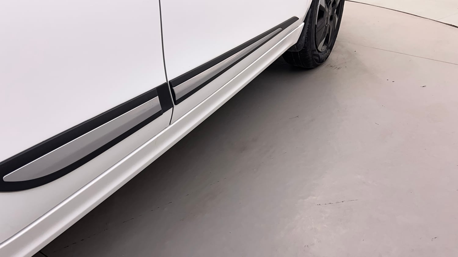Used 2025 Tata Tiago XTA Petrol Automatic dents MINOR SCRATCH