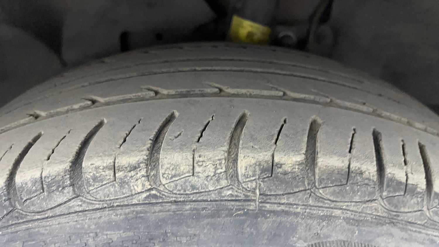 Used 2020 Ford EcoSport S MT 1.5 TDCi Diesel Manual tyres LEFT FRONT TYRE TREAD VIEW