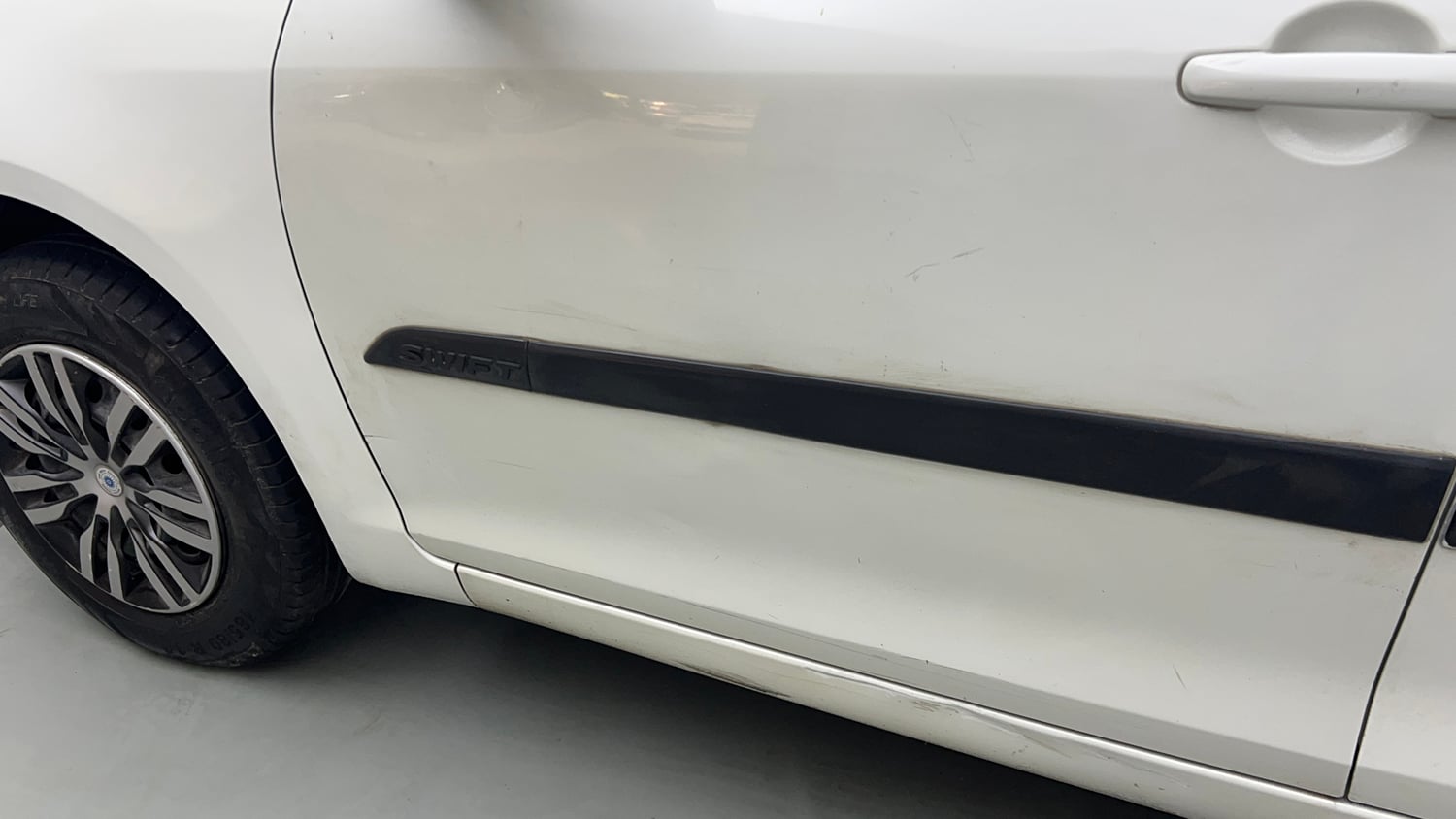 Used 2013 Maruti Suzuki Swift VXI CNG (Outside Fitted) Cng Manual dents MINOR SCRATCH