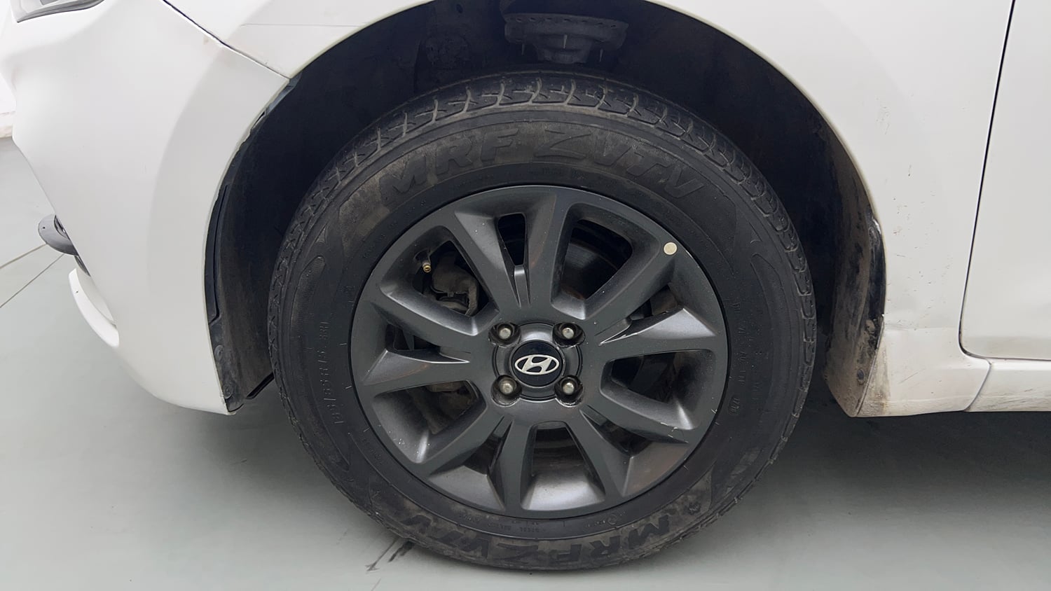 Used 2018 Hyundai Elite i20 Asta 1.2 AT Petrol Automatic tyres LEFT FRONT TYRE RIM VIEW