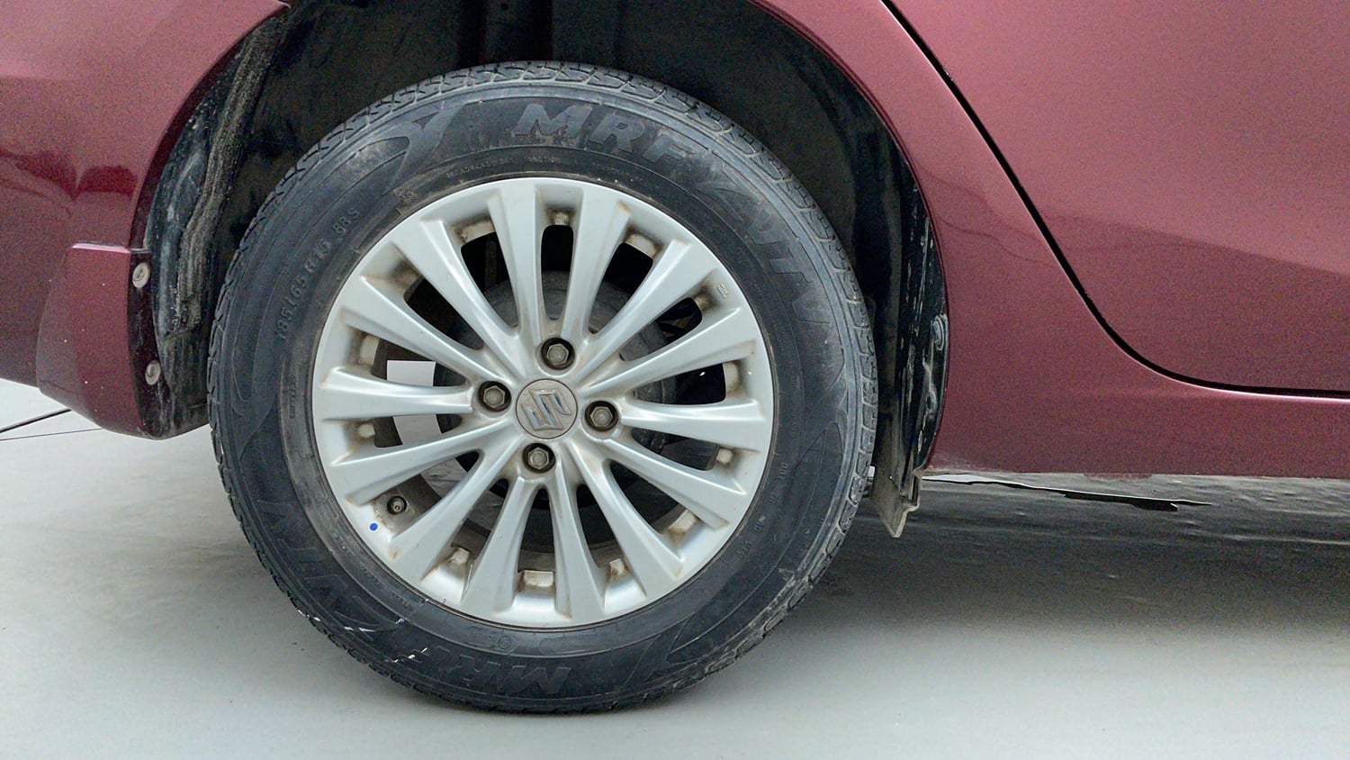 Used 2019 Maruti Suzuki Ciaz Zeta Hybrid 1.5 AT Petrol Automatic tyres RIGHT REAR TYRE RIM VIEW