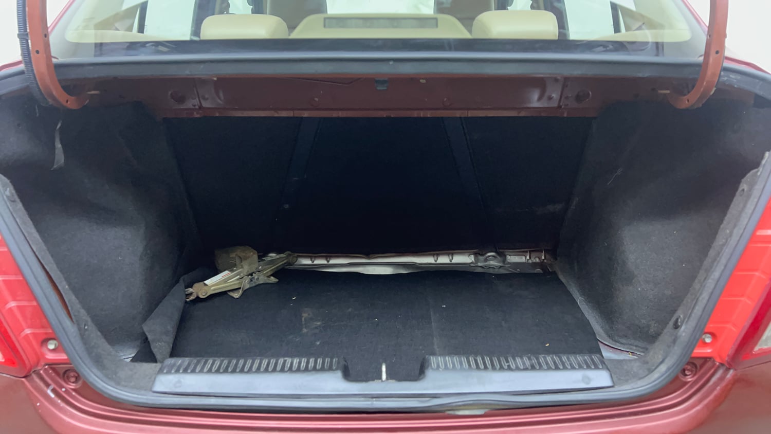 Used 2019 Maruti Suzuki Dzire VXi Petrol Manual interior DICKY INSIDE VIEW