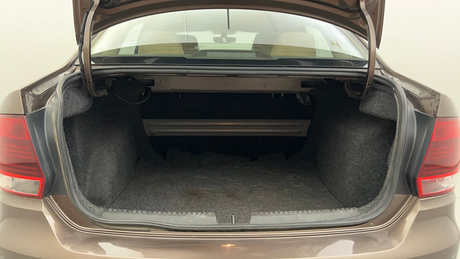 Used 2019 Volkswagen Vento Highline 1.6 (P) Petrol Manual interior DICKY INSIDE VIEW