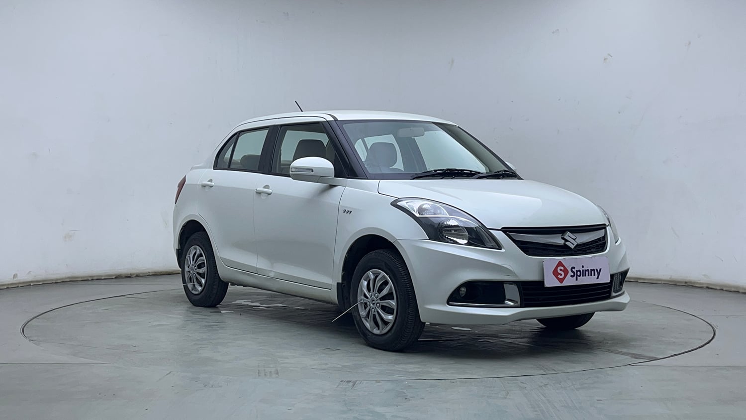 Used 2015 Maruti Suzuki Swift Dzire VXI Petrol Manual exterior RIGHT FRONT CORNER VIEW