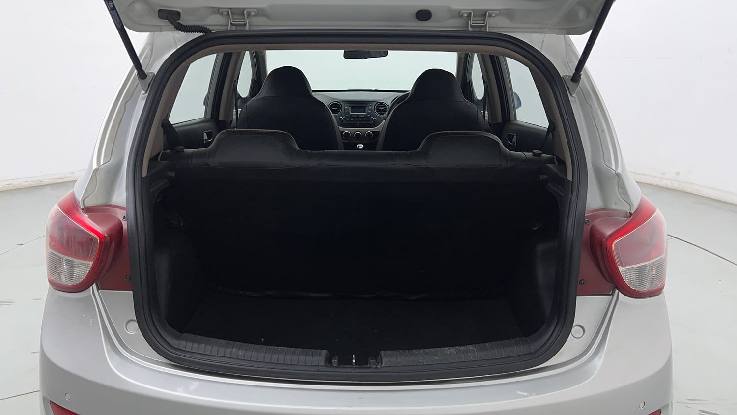 Used 2015 Hyundai Grand i10 Sportz 1.2 Kappa VTVT Petrol Manual interior DICKY INSIDE VIEW
