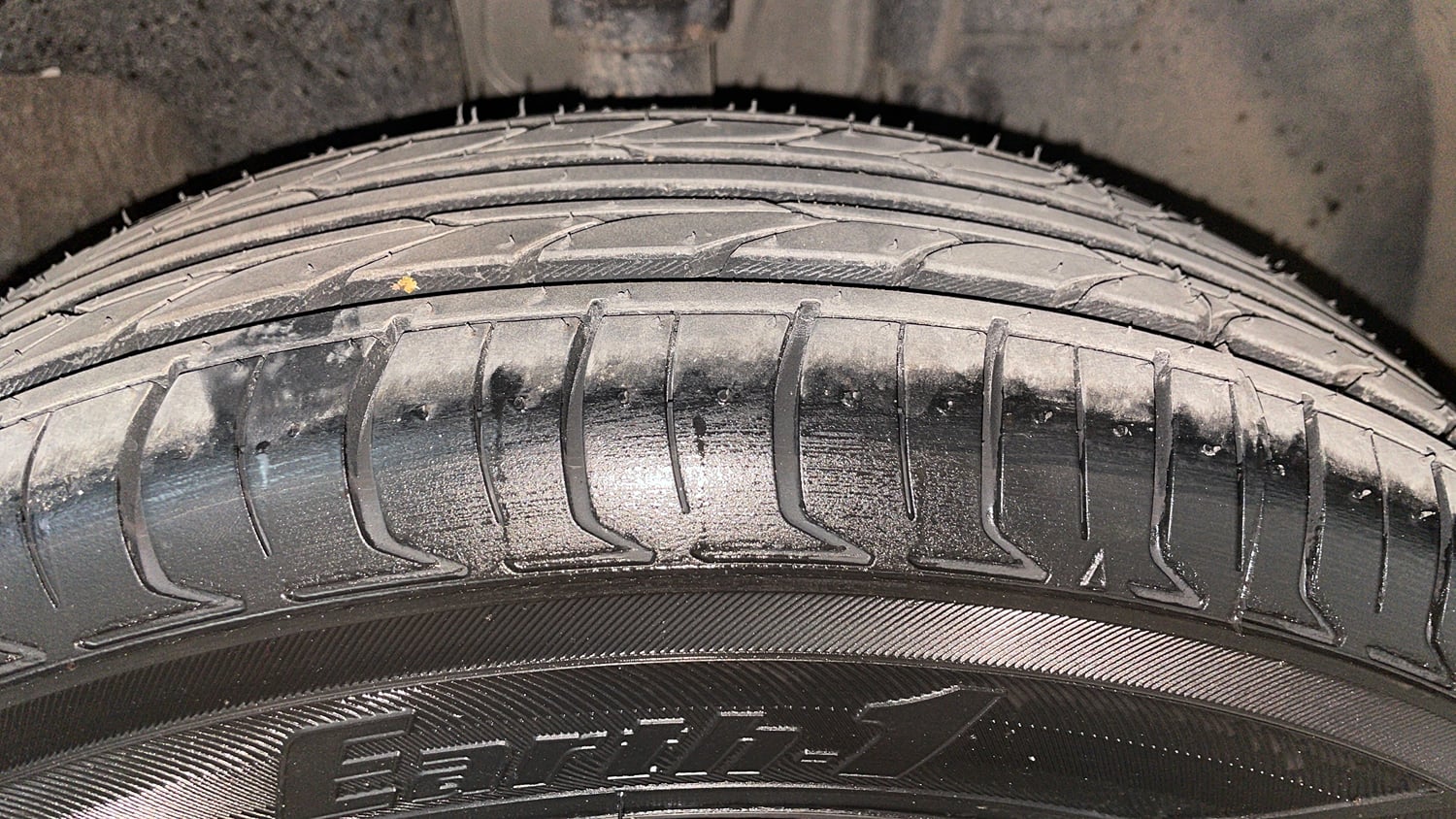 Used 2020 Renault Kwid 1.0 RXT AMT Opt Petrol Automatic tyres RIGHT FRONT TYRE TREAD VIEW