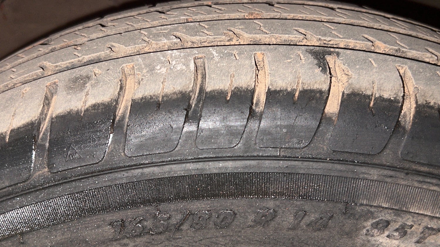 Used 2018 Maruti Suzuki Swift LXi Petrol Manual tyres LEFT FRONT TYRE TREAD VIEW