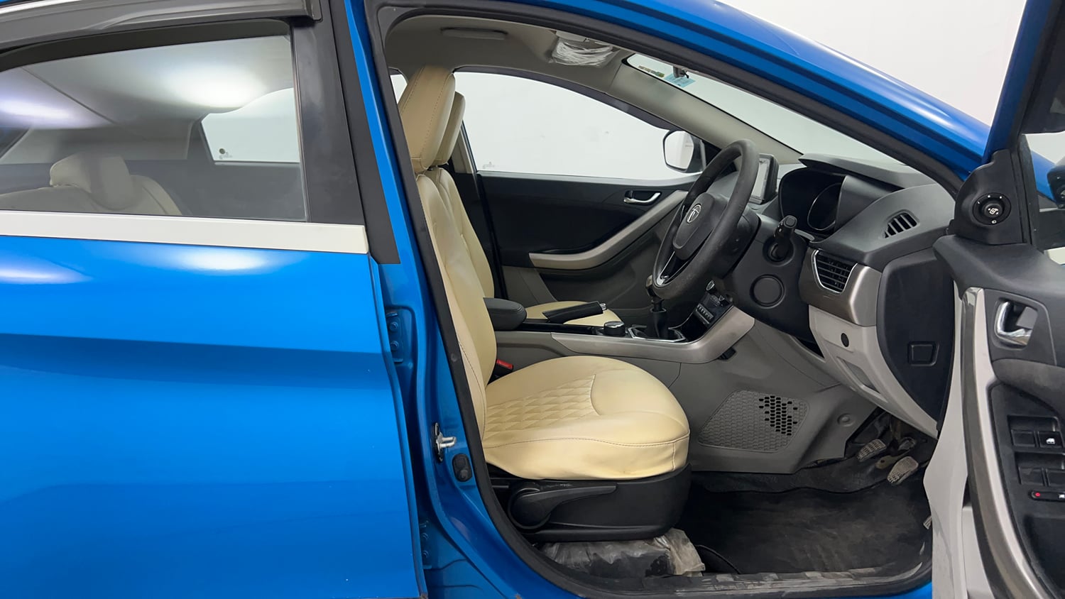 Used 2019 Tata Nexon XZ Plus Petrol Manual interior RIGHT SIDE FRONT DOOR CABIN VIEW