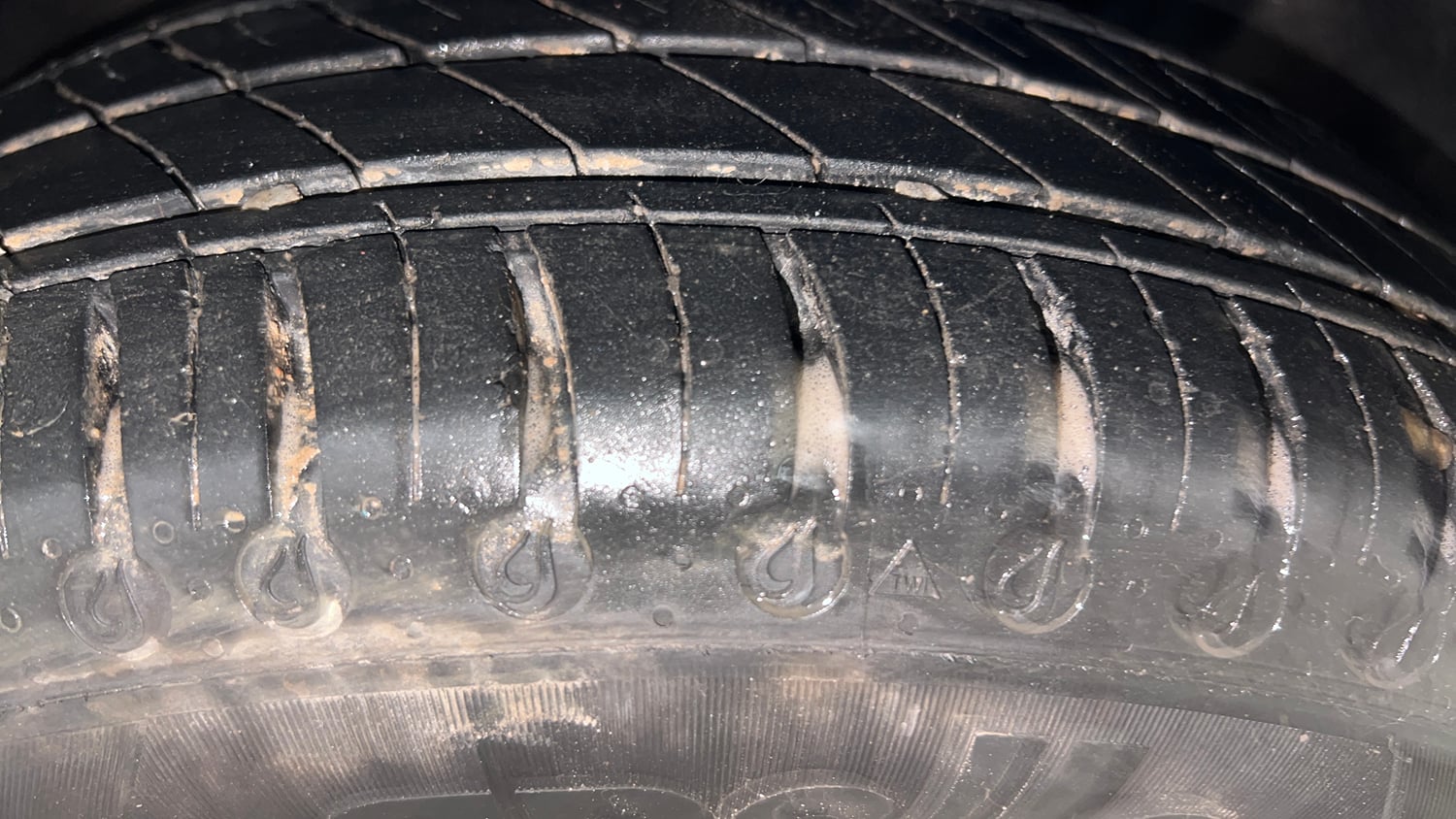 Used 2025 Tata Tiago XTA Petrol Automatic tyres RIGHT FRONT TYRE TREAD VIEW