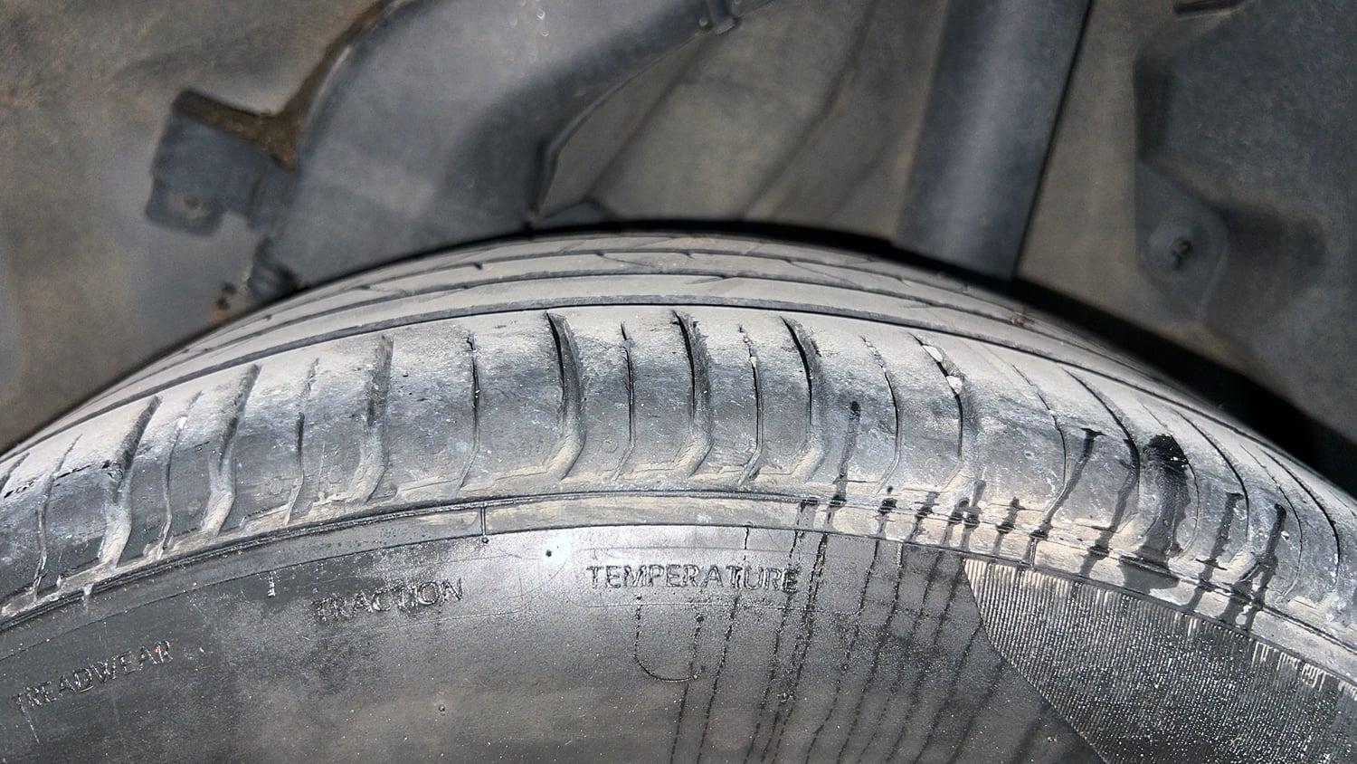 Used 2023 Hyundai Venue SX(O) 1.0 Turbo DCT Knight Edition Petrol Automatic tyres LEFT REAR TYRE TREAD VIEW