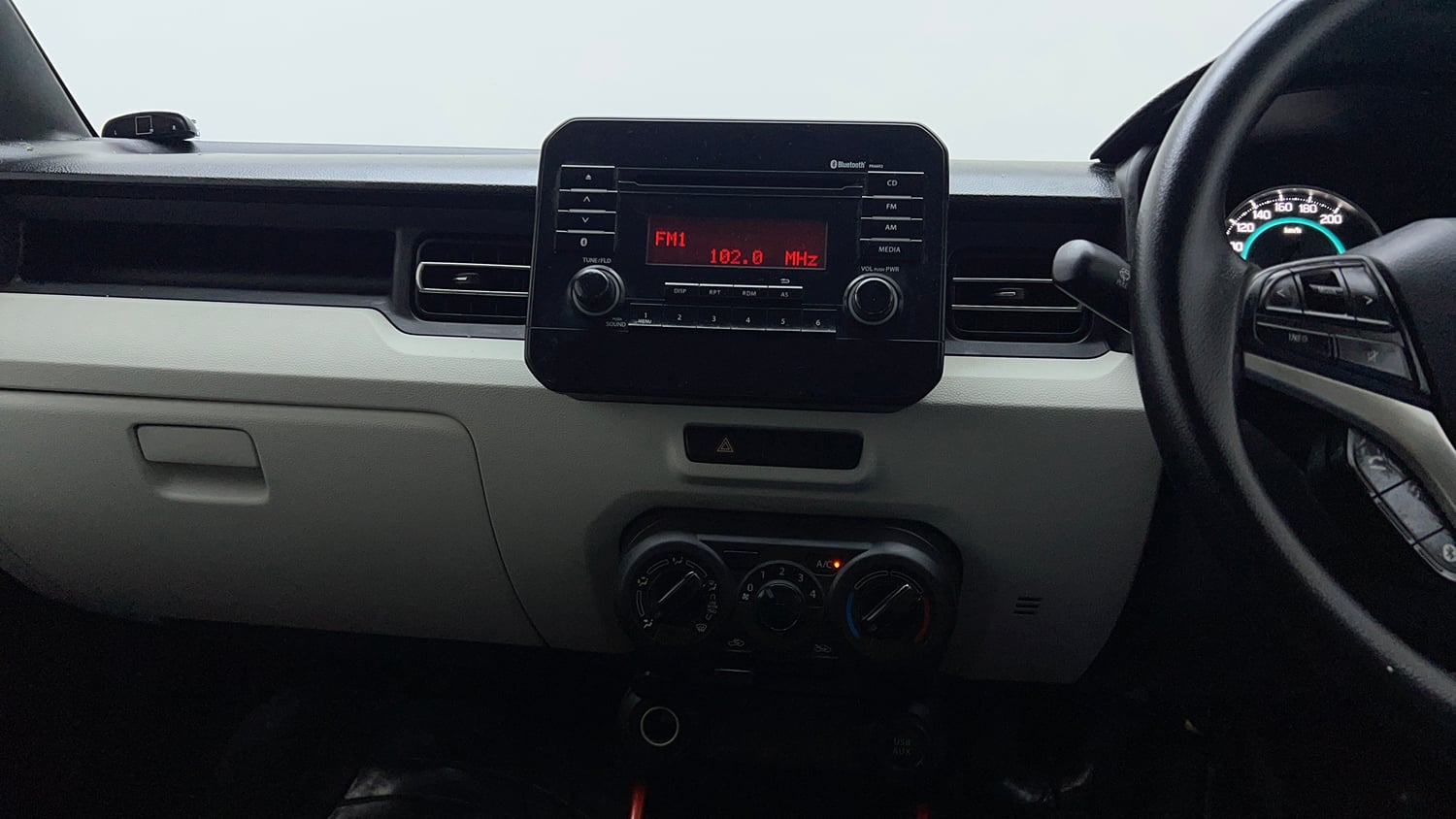 Used 2017 Maruti Suzuki Ignis Delta 1.2 MT Petrol Manual interior MUSIC SYSTEM & AC CONTROL VIEW