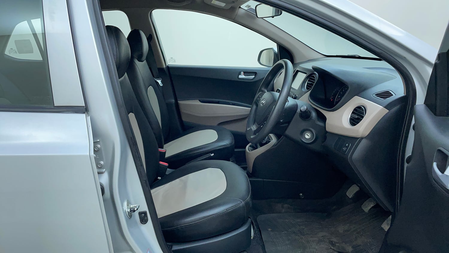 Used 2017 Hyundai Grand i10 Sportz 1.2 Kappa VTVT Petrol Manual interior RIGHT SIDE FRONT DOOR CABIN VIEW