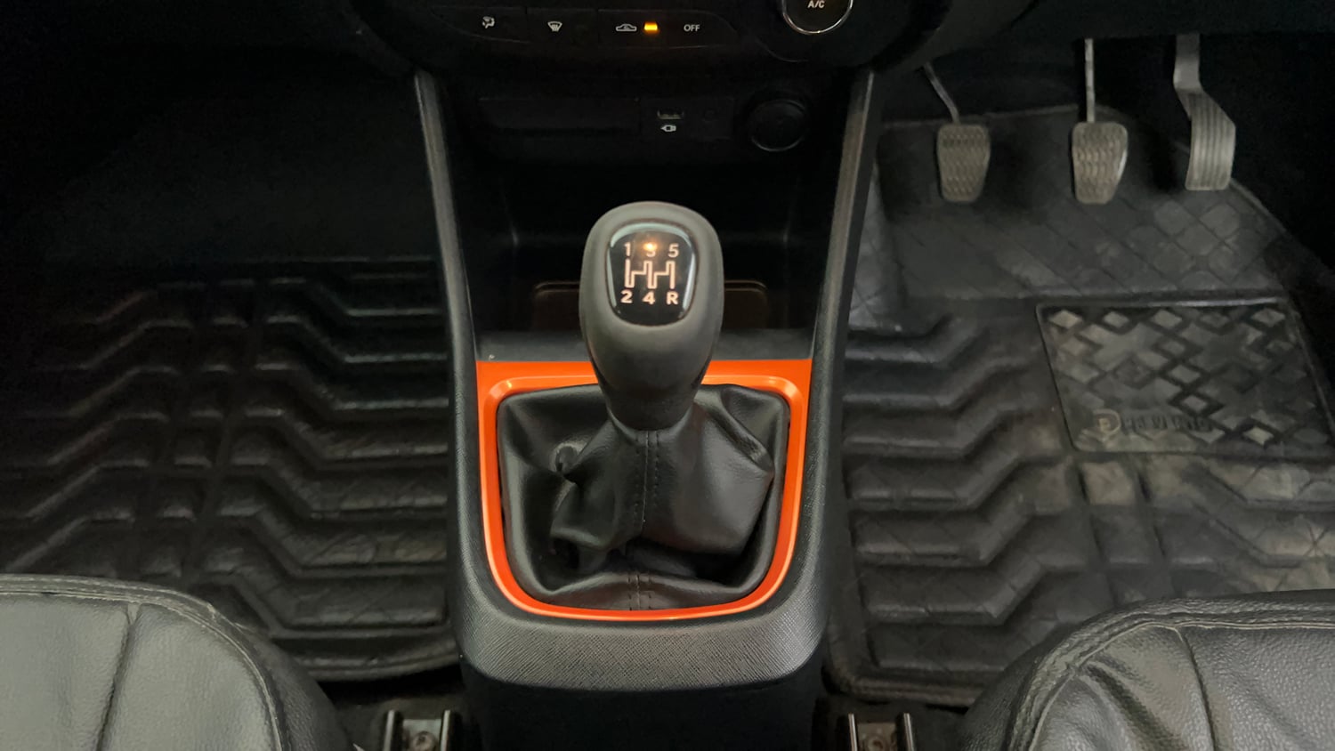 Used 2024 Tata Punch Adventure MT Petrol Manual interior GEAR  KNOB VIEW