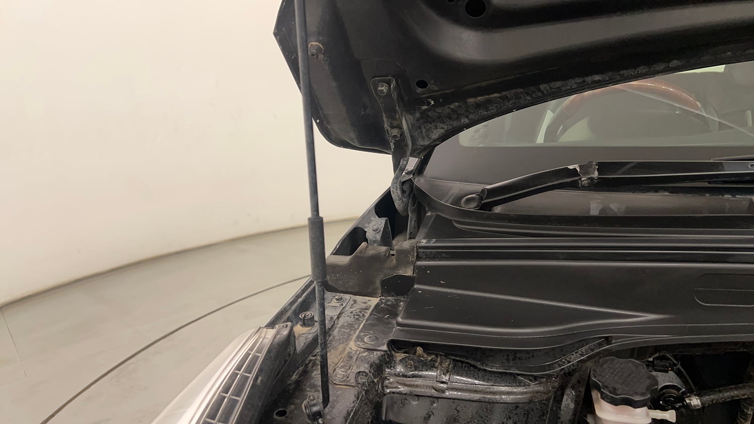 Used 2019 Hyundai Creta SX 1.6 AT Petrol Petrol Automatic engine ENGINE RIGHT SIDE HINGE & APRON VIEW