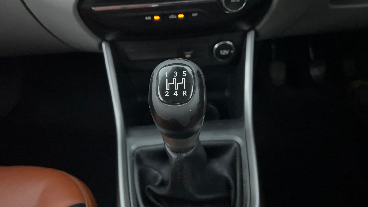 Used 2020 Tata Altroz XZ Petrol Petrol Manual interior GEAR  KNOB VIEW
