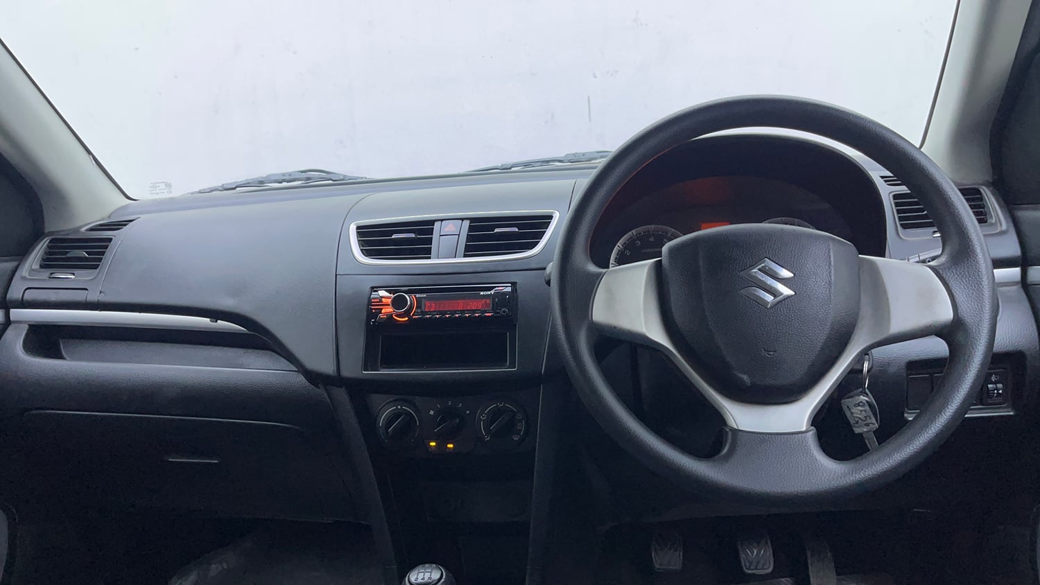 Used 2012 Maruti Suzuki Swift VXi Petrol Manual interior DASHBOARD VIEW