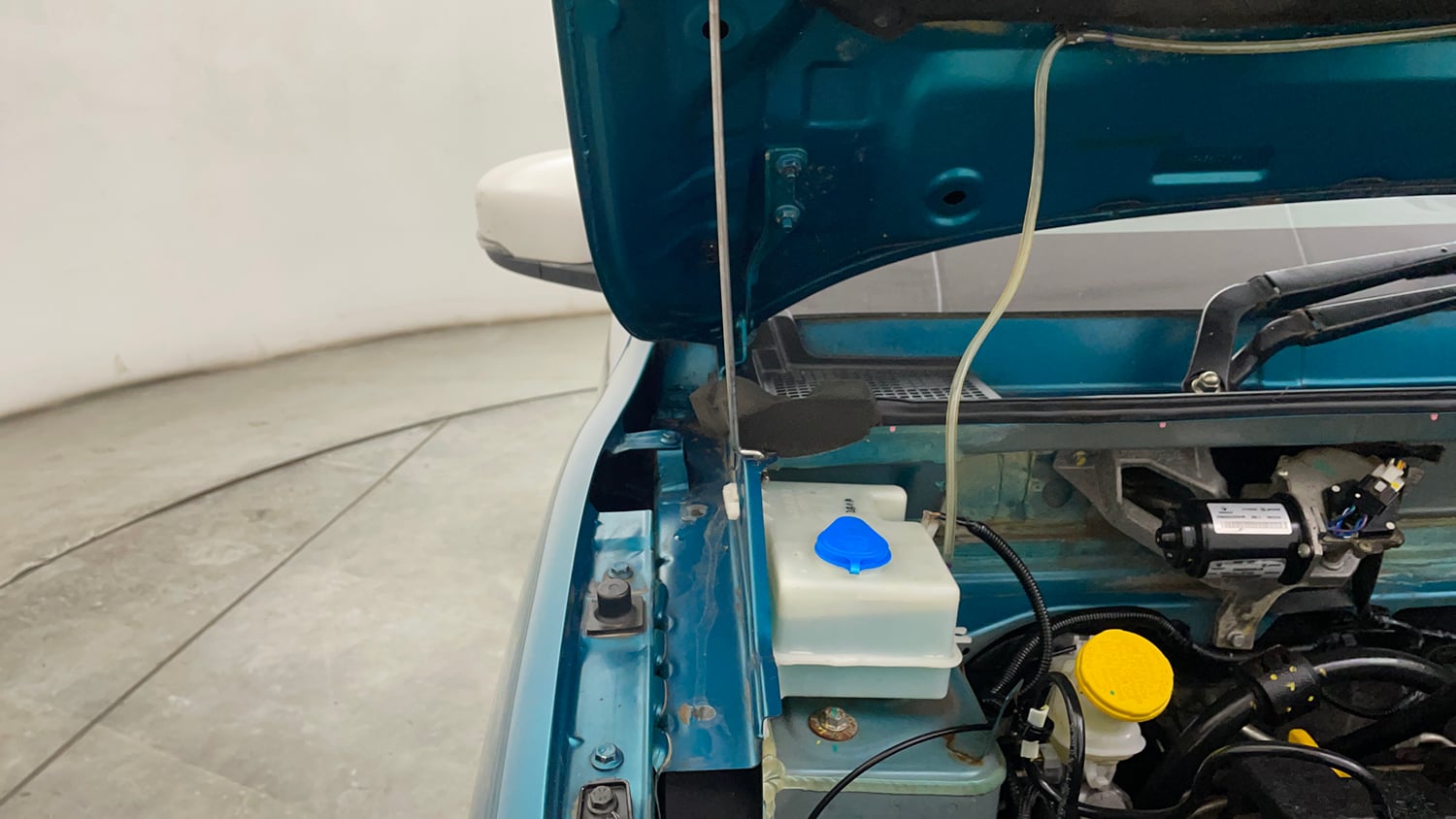 Used 2024 Renault Kwid CLIMBER 1.0 MT Petrol Manual engine ENGINE RIGHT SIDE HINGE & APRON VIEW