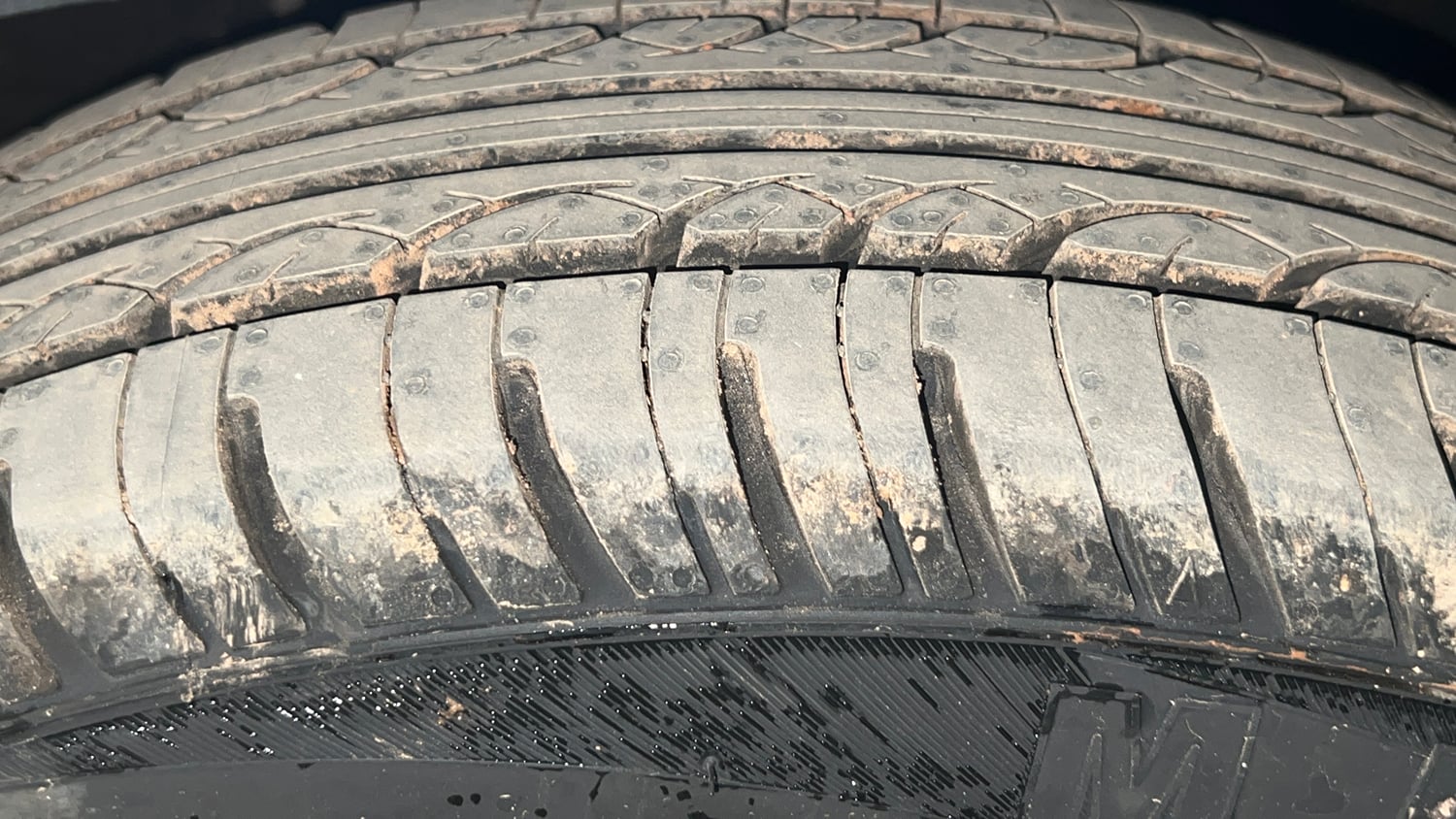 Used 2018 Hyundai Grand i10 Magna 1.2 Kappa VTVT Petrol Manual tyres LEFT FRONT TYRE TREAD VIEW