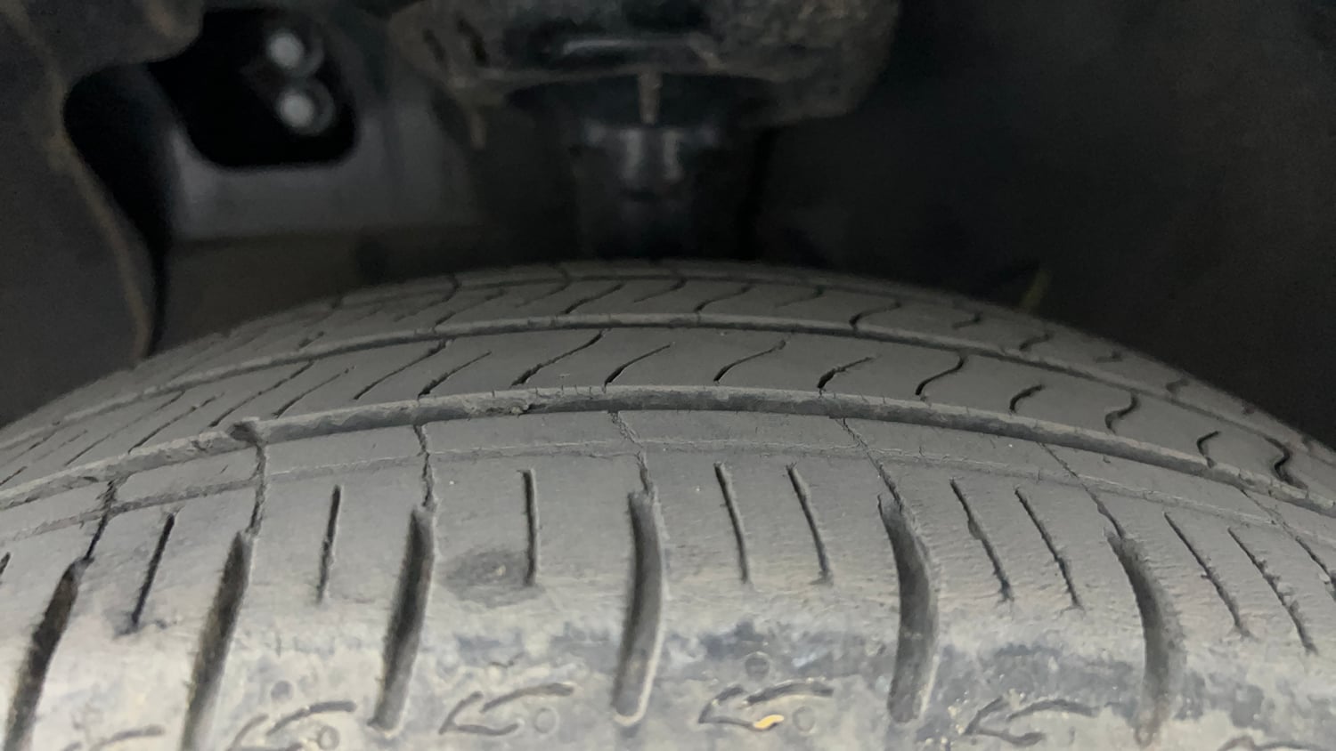 Used 2021 Hyundai Aura SX Plus 1.2 AMT Petrol Petrol Automatic tyres LEFT FRONT TYRE TREAD VIEW