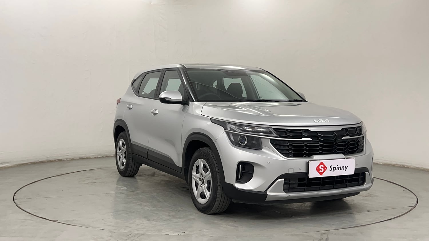 Used 2024 Kia Seltos HTK 1.5 Diesel MT Diesel Manual exterior RIGHT FRONT CORNER VIEW