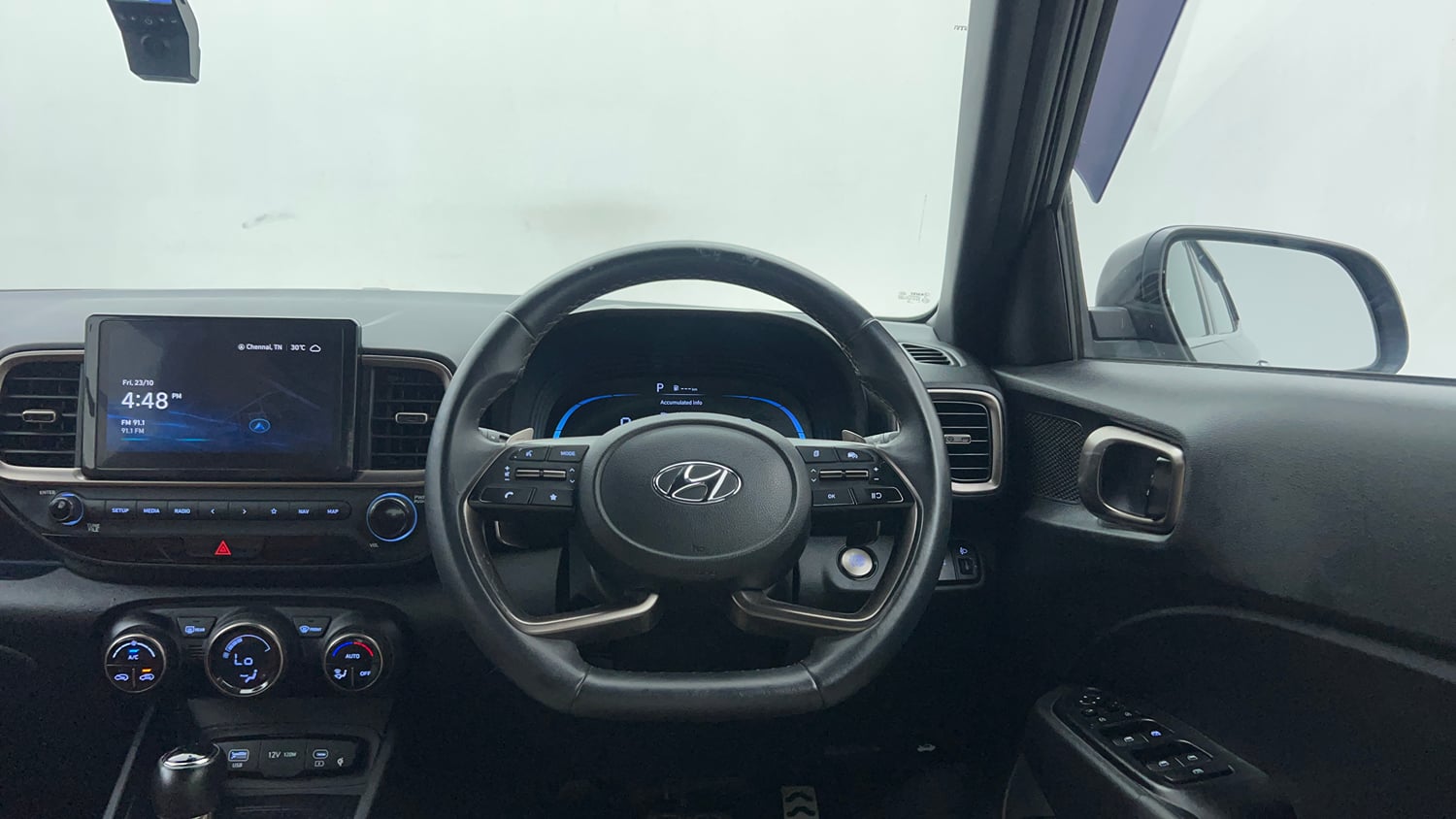 Used 2023 Hyundai Venue SX(O) 1.0 Turbo DCT Knight Edition Petrol Automatic interior STEERING VIEW