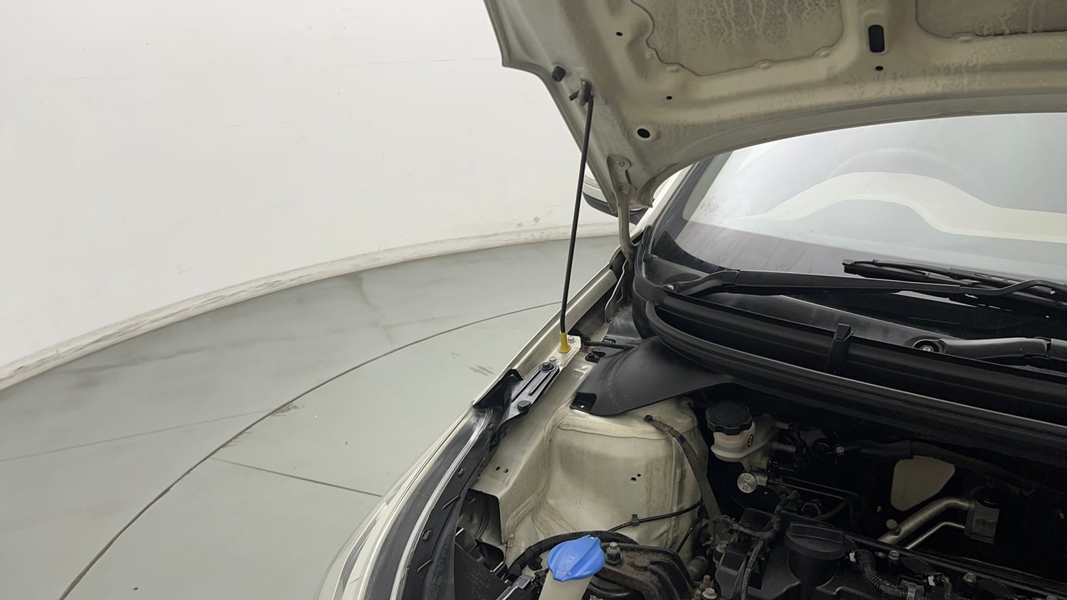 Used 2018 Hyundai Elite i20 Asta 1.2 AT Petrol Automatic engine ENGINE RIGHT SIDE HINGE & APRON VIEW